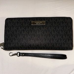 Michael Kors Large Logo Continental Wallet